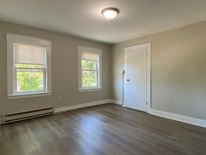 38 Summer St in Franklin, MA - Foto de edificio - Building Photo