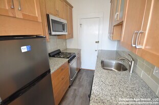 1675 Commonwealth Ave, Unit 3 in Boston, MA - Building Photo