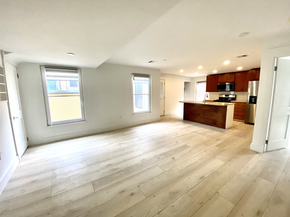 10 Ward St, Unit 2 in Boston, MA - Building Photo