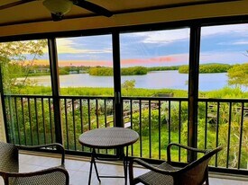 1510 Pelican Point Dr, Unit BA267 in Sarasota, FL - Building Photo