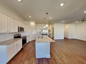 2530 Sunrise Lndg Lp in Tavares, FL - Foto de edificio - Building Photo