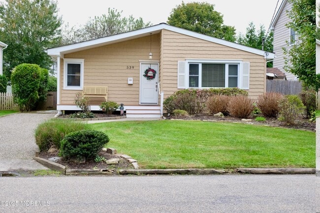 property at 539 Woodland Ave
