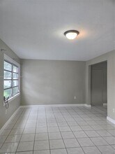 741 E 8th St in Hialeah, FL - Foto de edificio - Building Photo