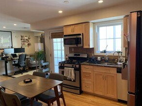 33 Everett Ave, Unit 2 in Somerville, MA - Building Photo - Building Photo