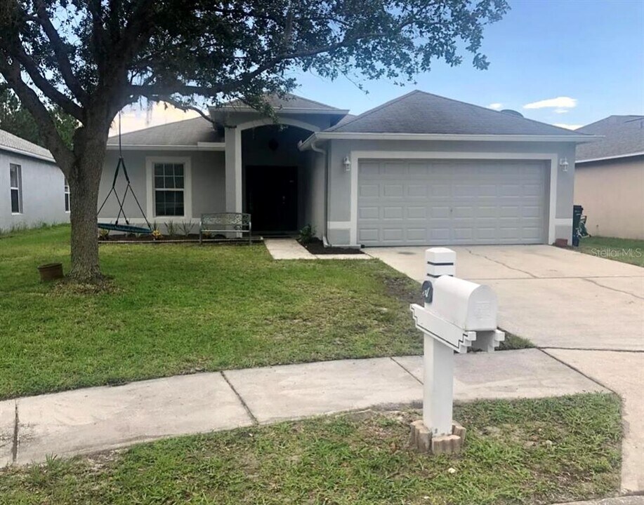 31810 Inkley Ct in Wesley Chapel, FL - Foto de edificio