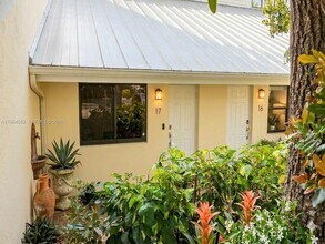 1455 Holly Heights Dr in Fort Lauderdale, FL - Foto de edificio - Building Photo