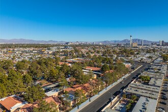 Quail Estates West in Las Vegas, NV - Building Photo - Building Photo