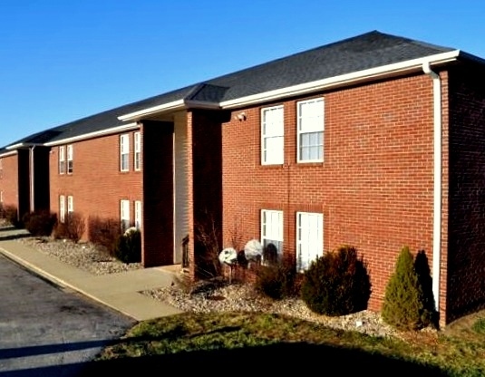 104 Landon Dr in Irvington, KY - Foto de edificio