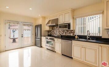 4937 Hesperia Ave in Los Angeles, CA - Building Photo - Building Photo