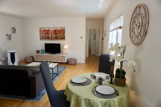 11722 Darlington Ave in Los Angeles, CA - Building Photo - Building Photo