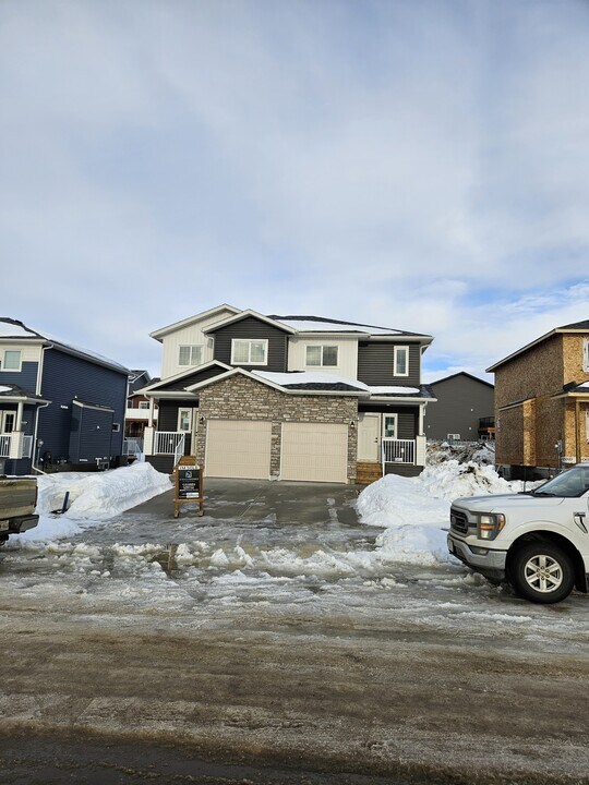 10422 133 Ave. in Grande Prairie, AB - Building Photo
