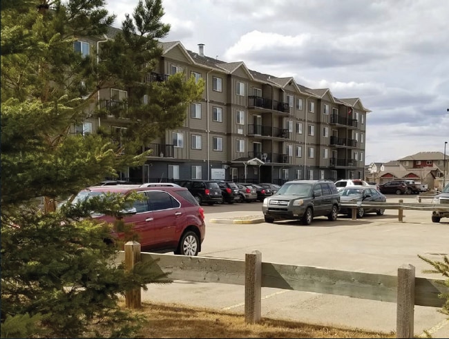 Tamarack Place in Camrose, AB - Building Photo - Building Photo