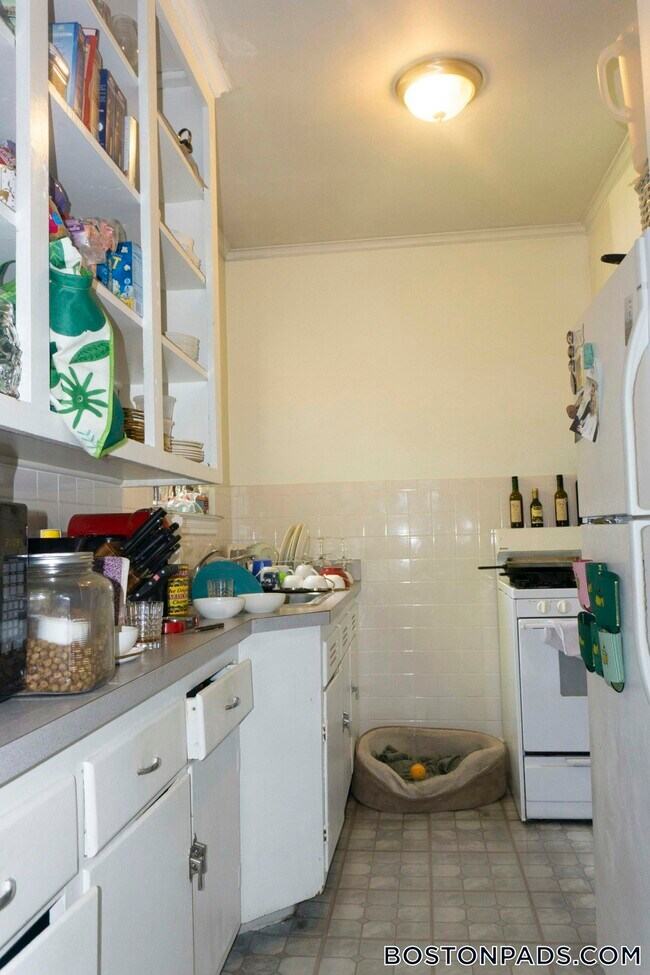 35 Park St, Unit 2 in Brookline, MA - Building Photo - Building Photo