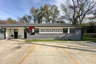 300 Pecan St in Gilmer, TX - Building Photo