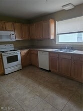 9889 Johnnycake Ridge Rd in Mentor, OH - Building Photo - Building Photo