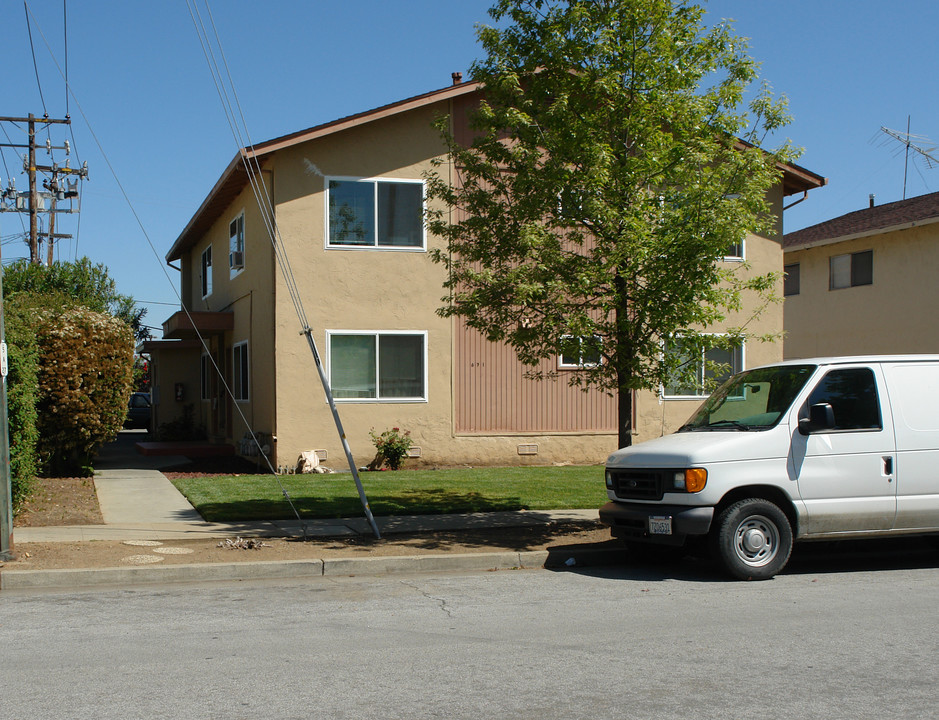 671 La Grande Dr in Sunnyvale, CA - Foto de edificio