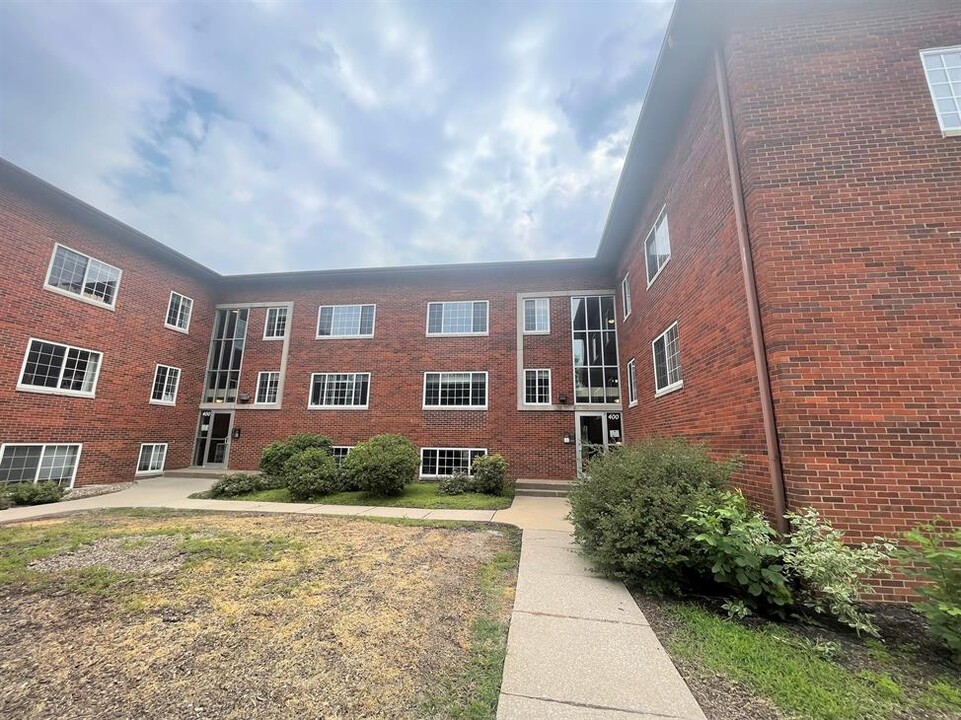 400 Grandview Ct in Iowa City, IA - Building Photo