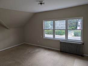 136 Duffy Ave in Hicksville, NY - Foto de edificio - Building Photo