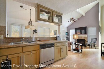 1302 Danbury Square in Austin, TX - Building Photo - Building Photo