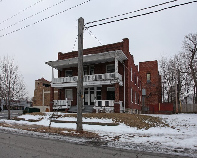 11 W 38th St in Kansas City, MO - Building Photo - Building Photo