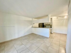 430 S Park Rd, Unit 3-204 in Hollywood, FL - Building Photo - Building Photo