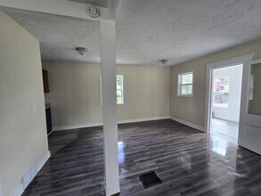826 Clayton St in Lansing, MI - Building Photo - Building Photo