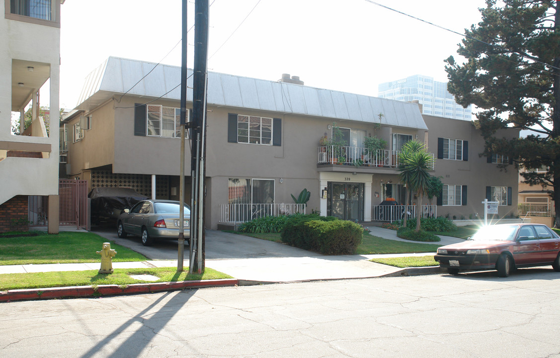 320 E Fairview Ave in Glendale, CA - Building Photo