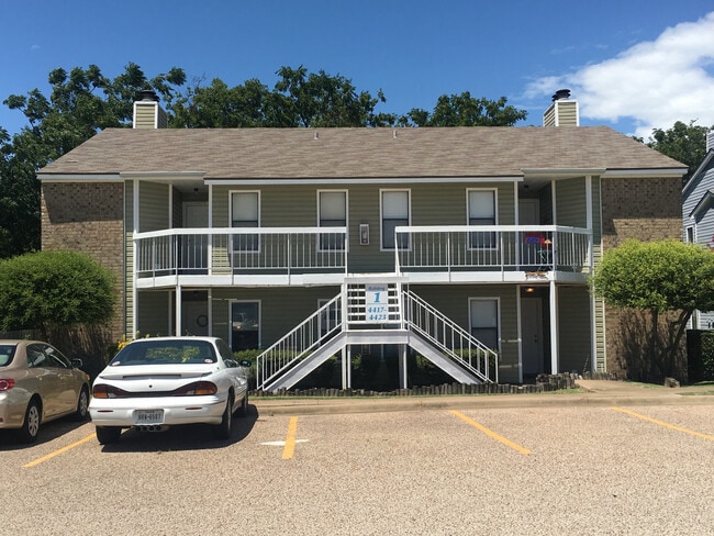 property at 4421 Lakeshore Villa Dr