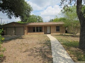 106 Winn Ave in Universal City, TX - Building Photo