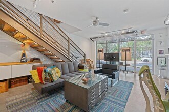 1601 E Cesar Chavez St in Austin, TX - Building Photo - Building Photo