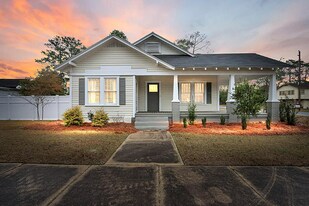 591 E Cherry St in Jesup, GA - Building Photo