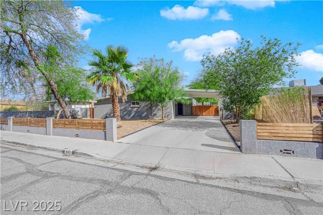 942 Westminster Ave in Las Vegas, NV - Building Photo