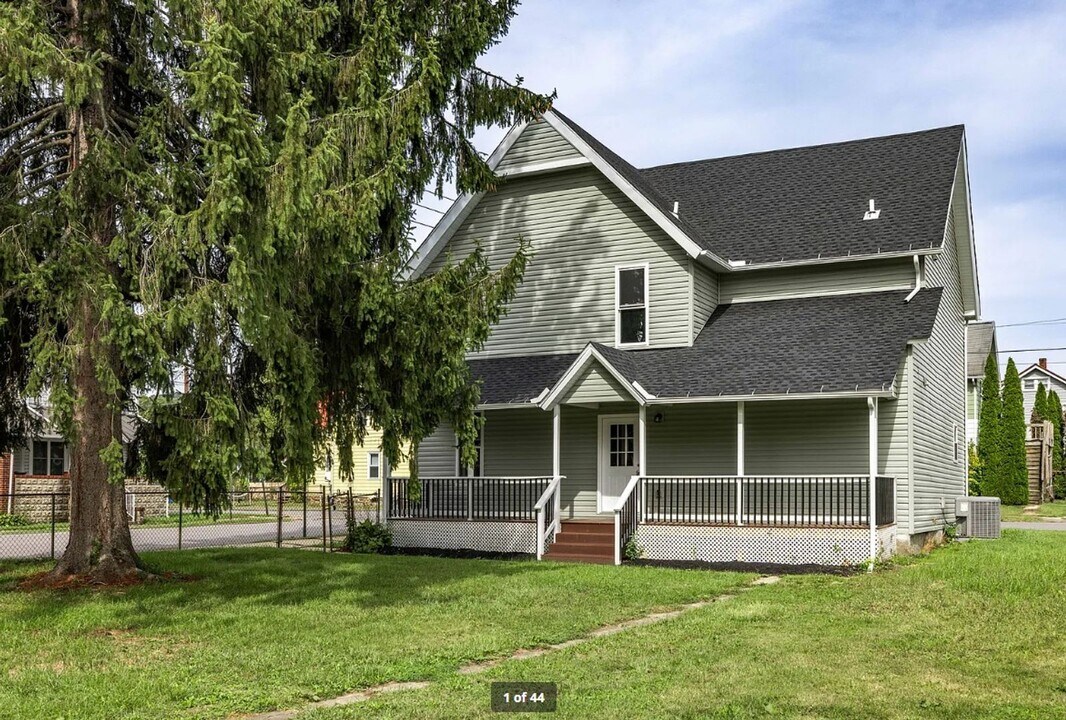 100 8th St in Milton, PA - Building Photo