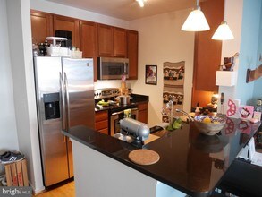 6506 America Blvd-Unit -809 in Hyattsville, MD - Foto de edificio - Building Photo