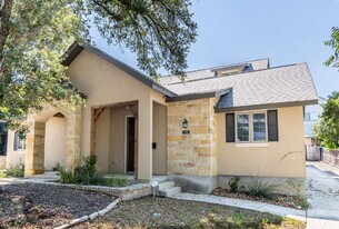 128 Elizabeth Rd in San Antonio, TX - Building Photo