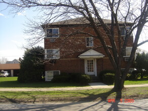 6009 Ridge Rd, Unit 6 in Parma, OH - Foto de edificio - Building Photo