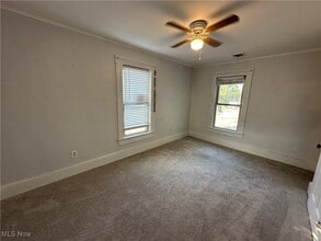 18 E Salem St in Columbiana, OH - Foto de edificio - Building Photo