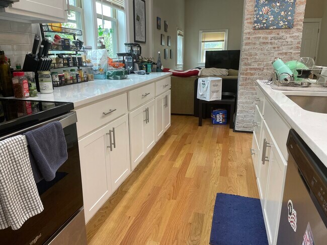 60 Foster St, Unit 2 in Boston, MA - Building Photo - Building Photo