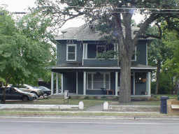 707 W Hickory St in Denton, TX - Building Photo