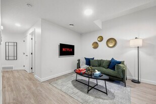 10749-10773 73 Ave NW in Edmonton, AB - Building Photo