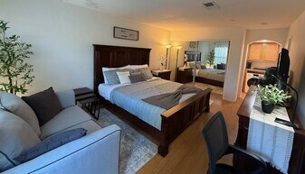 10120 California Waters Dr in Spring Valley, CA - Building Photo