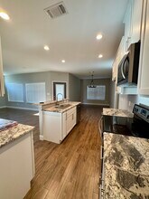 124 Parkcrest in Floresville, TX - Building Photo - Building Photo