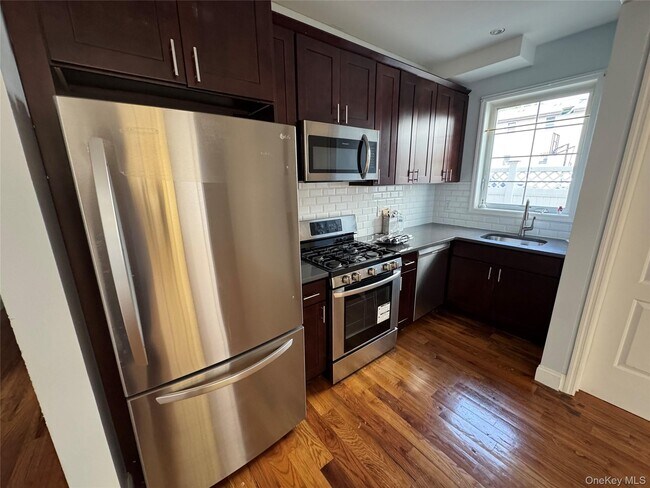 138-14 Brookville Blvd in Queens, NY - Building Photo - Building Photo