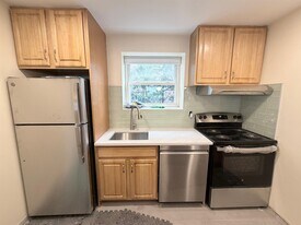 108 Trowbridge St, Unit 3 in Cambridge, MA - Building Photo