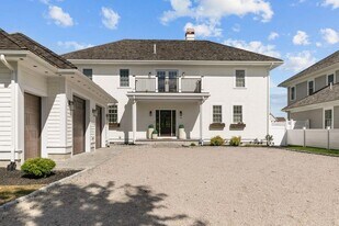 45 Carnegie Abbey Ln in Portsmouth, RI - Building Photo