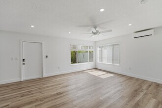 1279 Beach Rd in West Palm Beach, FL - Building Photo - Building Photo