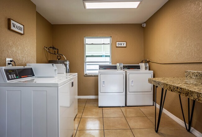 Oak Park Apartments in Pinellas Park, FL - Building Photo - Interior Photo