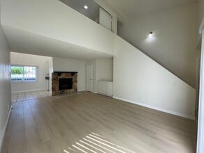 13347 Victory Blvd in Los Angeles, CA - Building Photo - Building Photo
