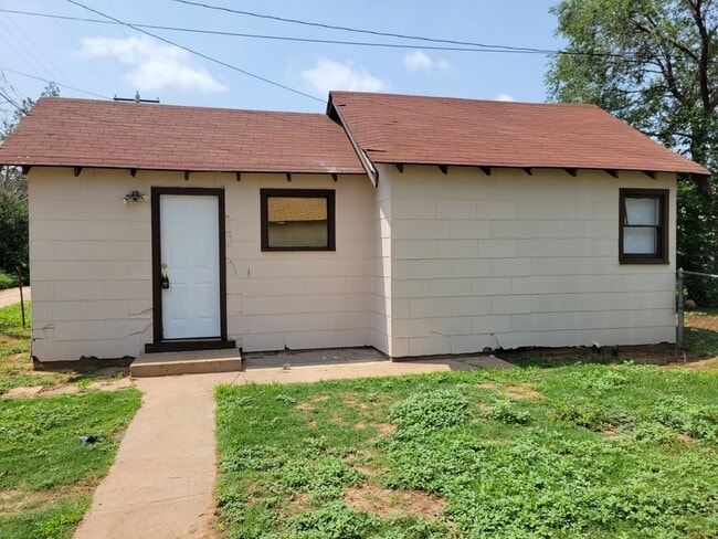 property at 1104 1/2-1421-1422 Wallace St