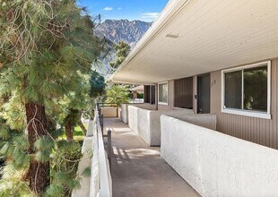 2857 N Los Felices Rd in Palm Springs, CA - Building Photo - Building Photo